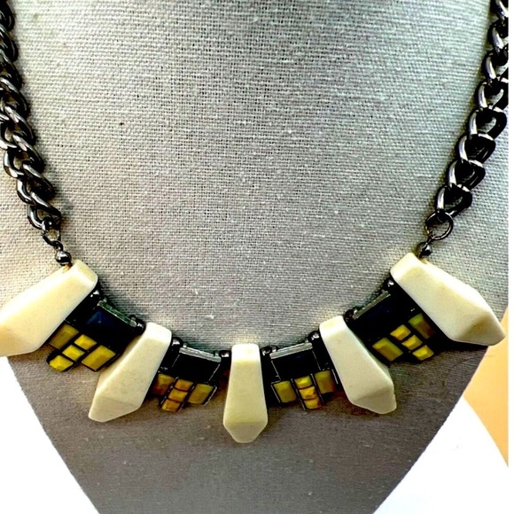 Vintage Geometric Statement Necklace.  N5 - Picture 3 of 10